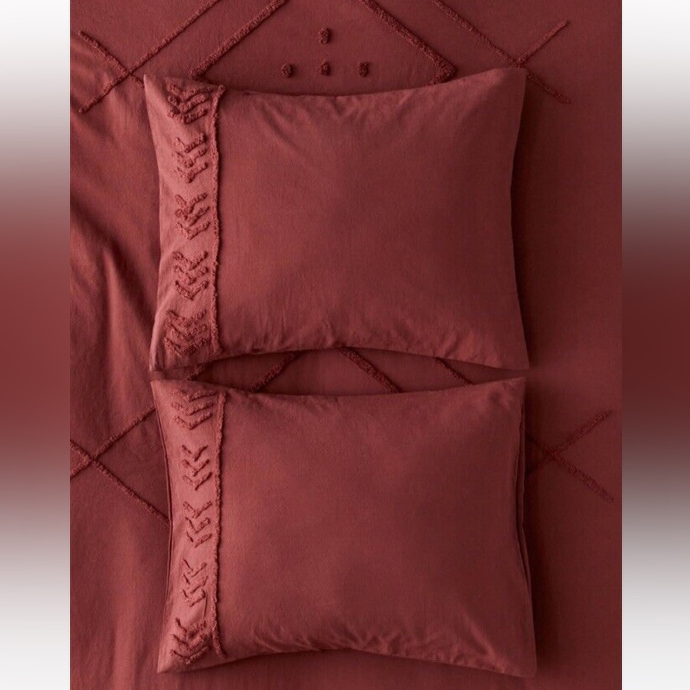 Urban Outfitters Eliaf Tufted Sham Set of 2 NWT